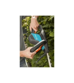 Gardena Taille-haies électrique Comfortcut 600/55 – 600w – Lame 55cm & Coupe ø27mm – Poignée Ergoline – Butée Protec -Jardin Outils Magasin 645b8f3fead4d3.99186739