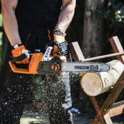 Yard Force - Tronçonneuse Sans-fil 40v Avec Guide-chaîne Oregon De 35cm, 2xbatterie Li-ion 2ah Et Chargeur - Ls C35 7 Yard Force - Tronçonneuse Sans-fil 40v Avec Guide-chaîne Oregon De 35cm, 2xbatterie Li-ion 2ah Et Chargeur - Ls C35 -Jardin Outils Magasin 645b8f624717b7.45651755