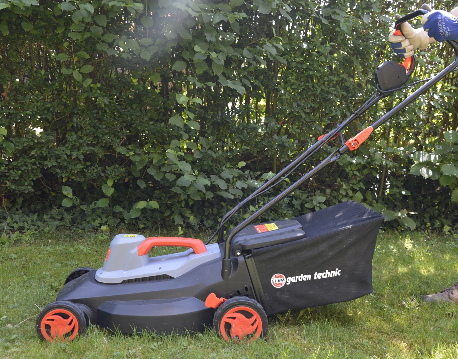 Tondeuse à Gazon électrique 1800w - Largeur De Coupe 40cm - Elem Garden 5 Tondeuse à Gazon électrique 1800w - Largeur De Coupe 40cm - Elem Garden – Image 5